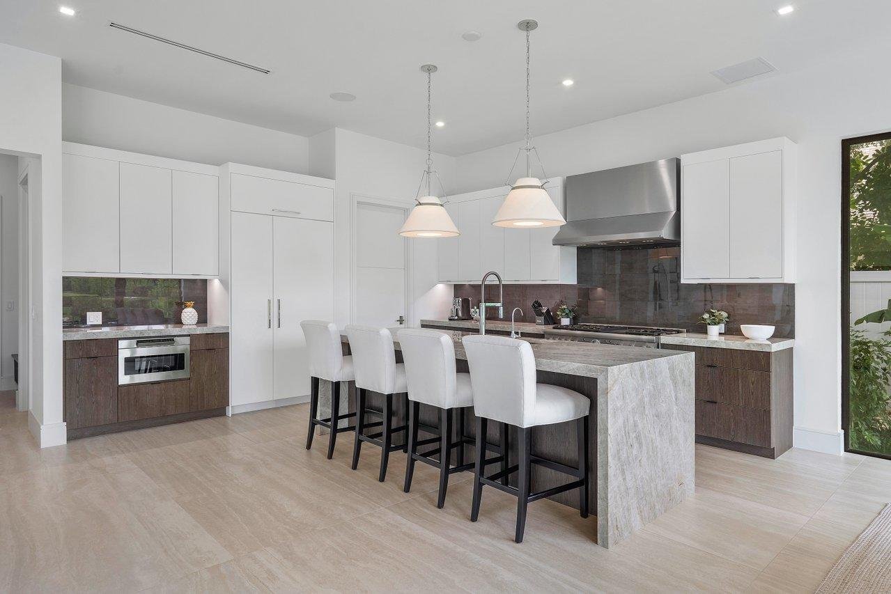 255 NW 22nd St